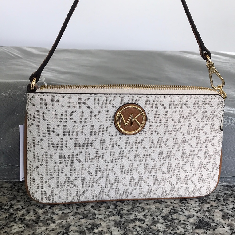 Michael Kors Fulton Vanilla acorn wristlet - Picture 4 of 6